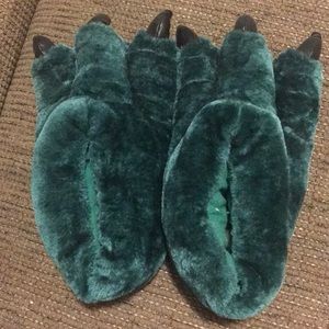 Men’s Slippers Size 11/12